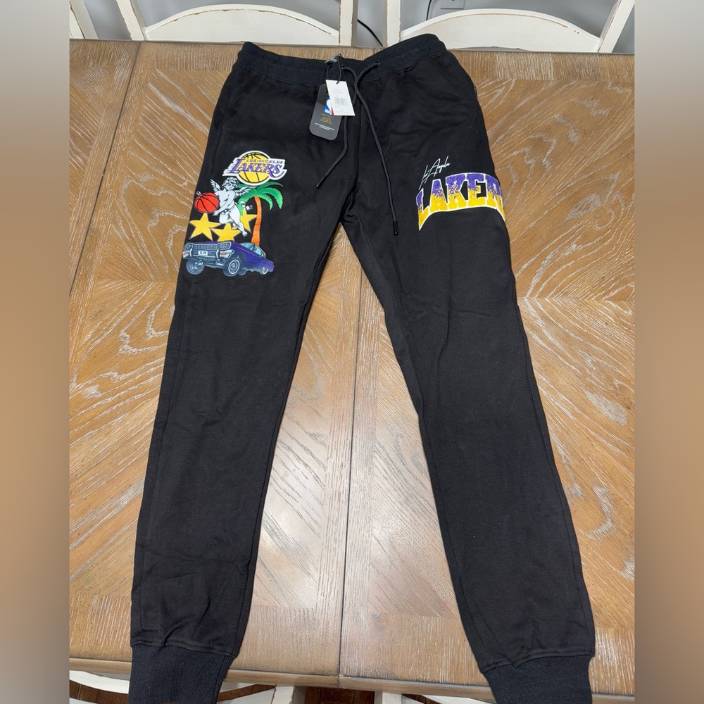 NBA Los-Angeles LAKERS Men pants Size XL LUXURY ATHLETIC
COLLECTION